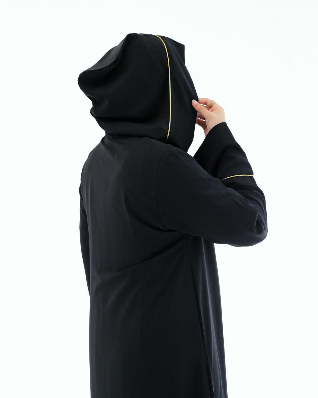 أسود