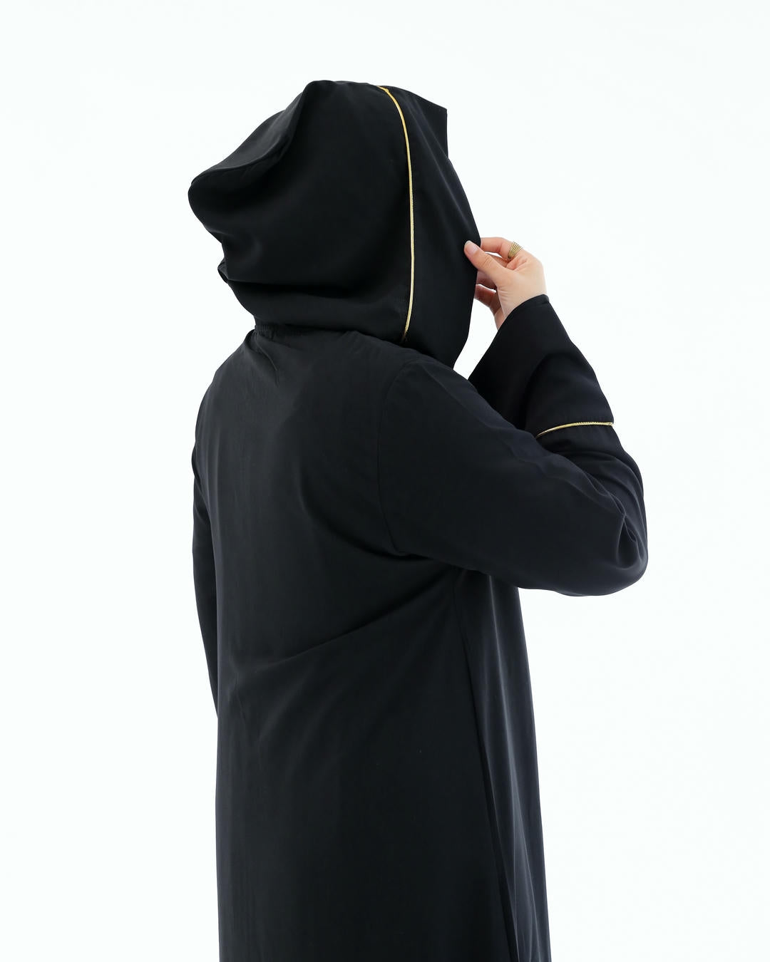 أسود